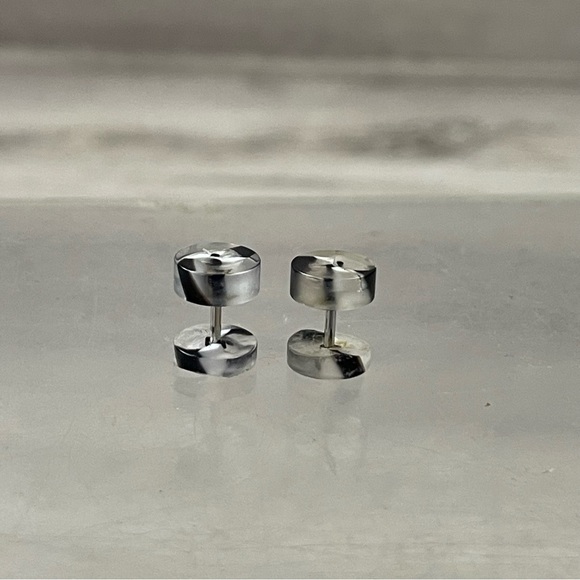 Earrings Black White Marble Fake Tapers And Plugs Acrylic 18G - Picture 2 of 4